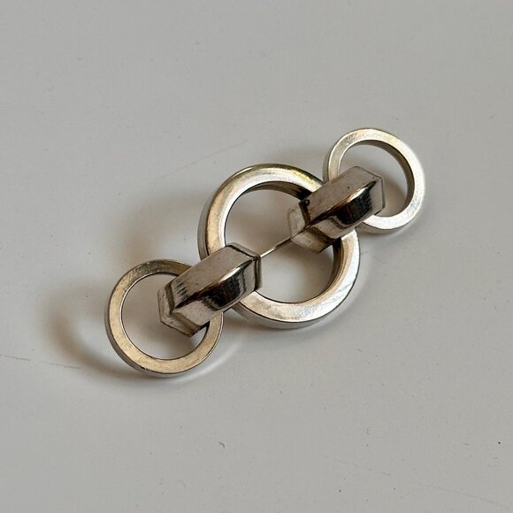 Vintage Circles Overlapping Rings Silver Tone Brooch Pin - Picture 3 of 5